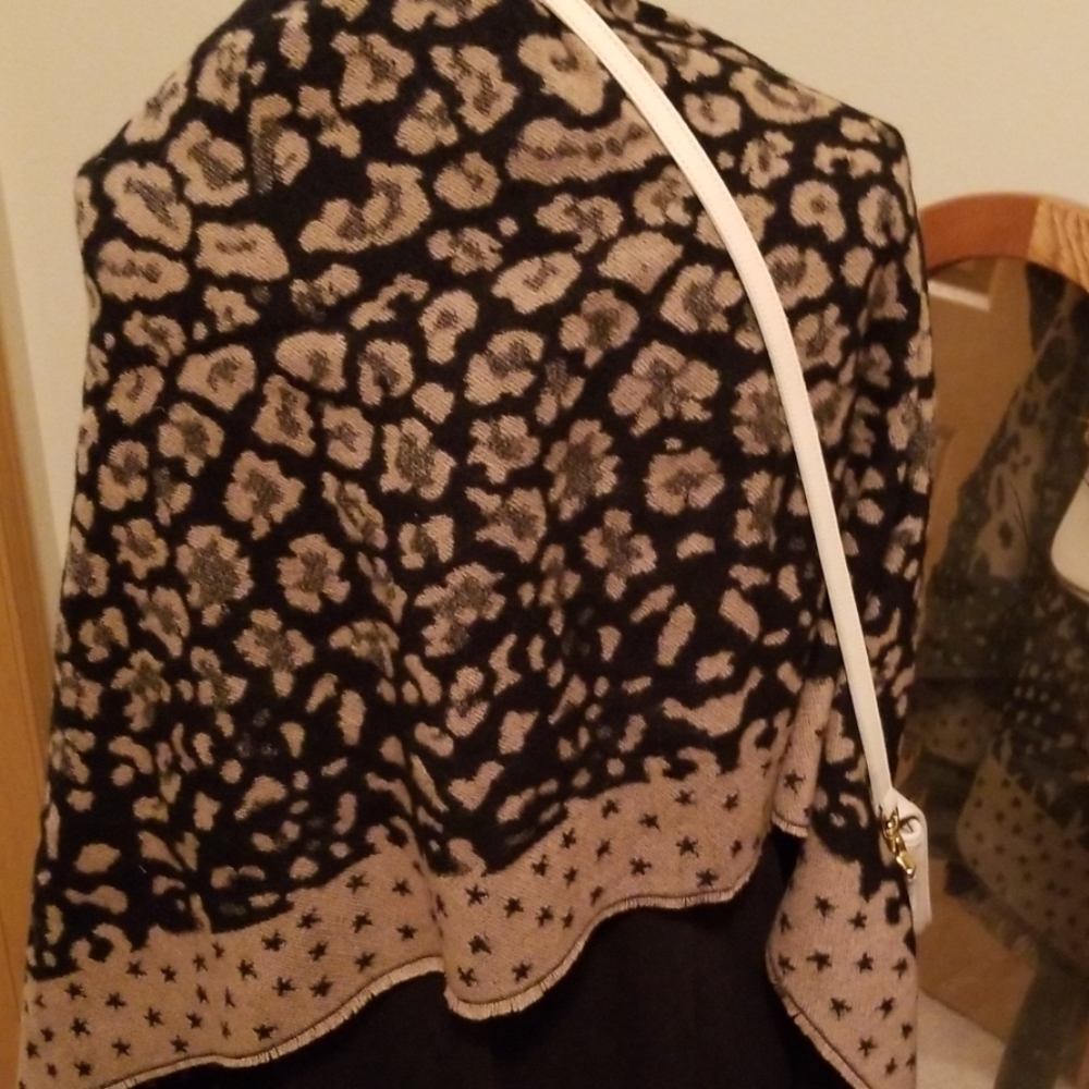 🖤Cute reversible shawl🖤 - Picture 4 of 5